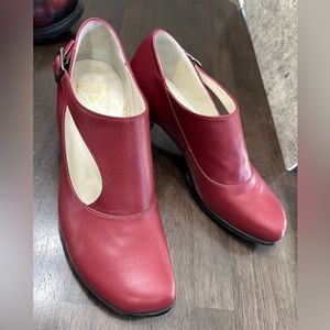 John Fluevog Cherry Wearever Gracias 9.5. Women’s shoes